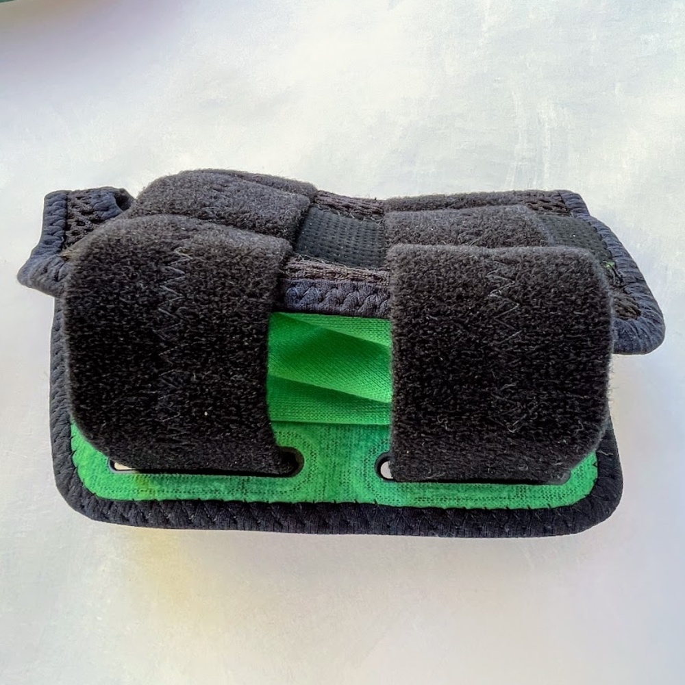 Sold NEW Mueller Right Wrist Brace - Picture 3 of 11